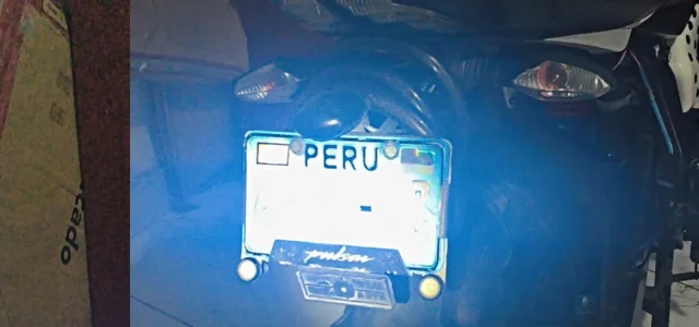 Imagen referencial de stickers para placa de moto